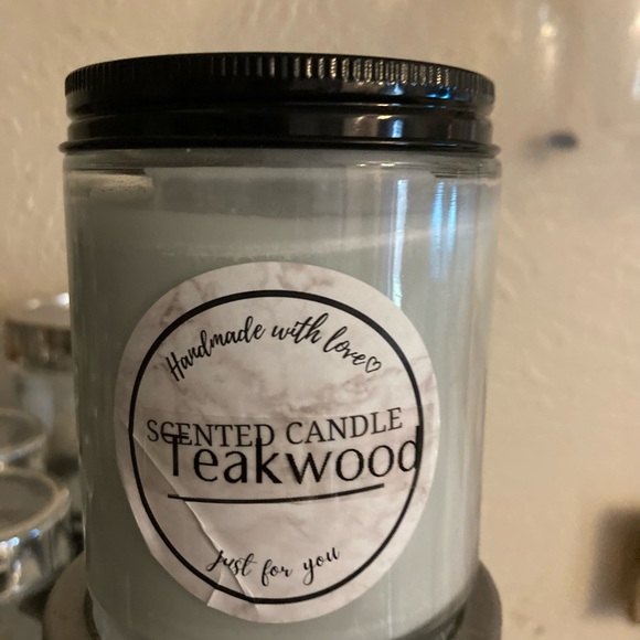 These are hand made candles, different smells and likes - Picture 11 of 12